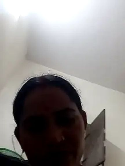 Hotnewbhabi_riya