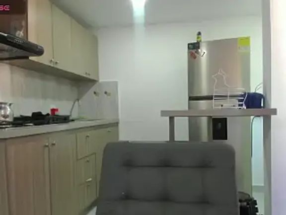 Amazon_brunette1