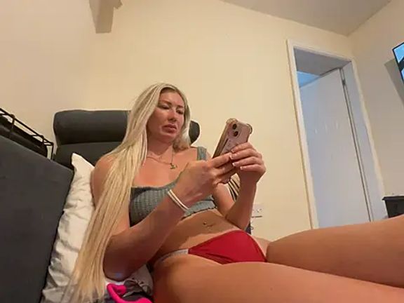 blondeychiaraxo