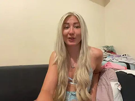 blondeychiaraxo