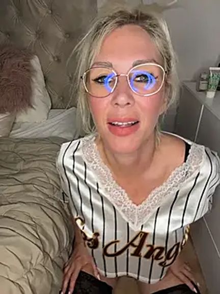 Cindy_Stone_official