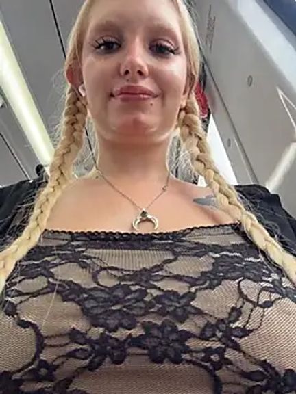 Elfi_InPublic