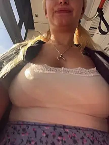 Elfi_InPublic