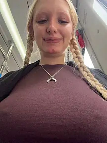 Elfi_InPublic