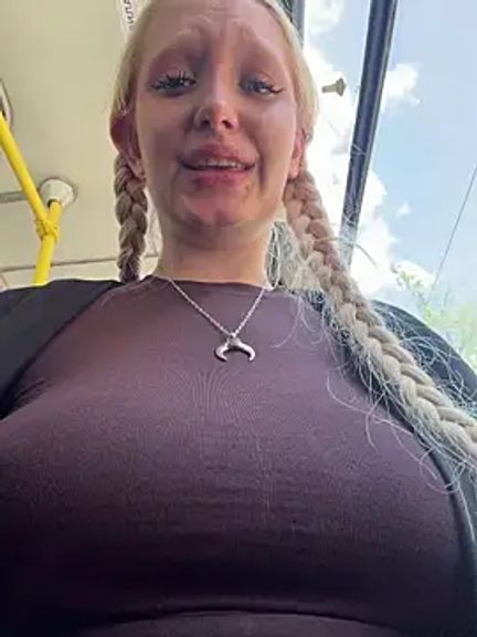 Elfi_InPublic