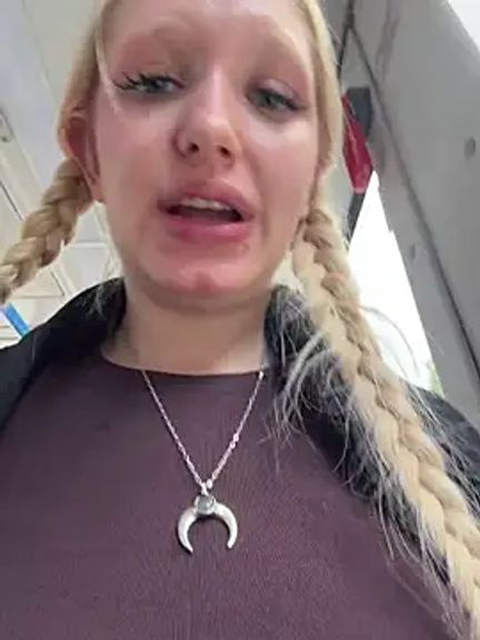 Elfi_InPublic