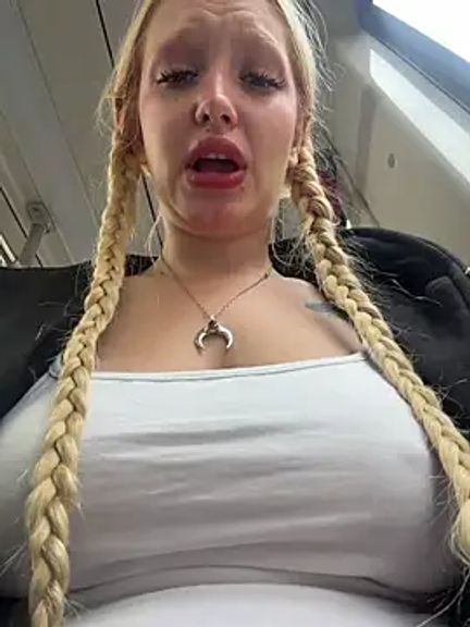 Elfi_InPublic