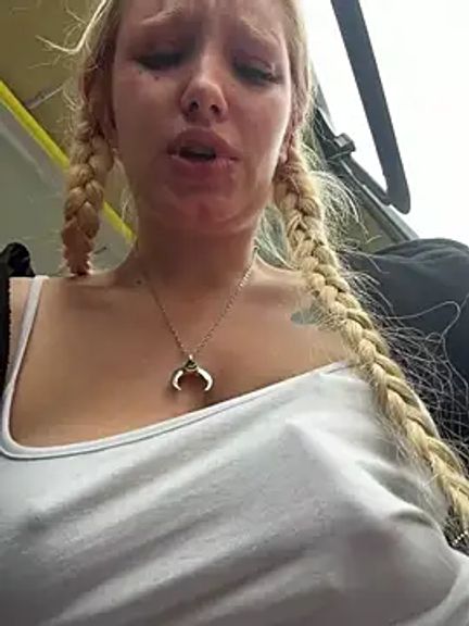 Elfi_InPublic