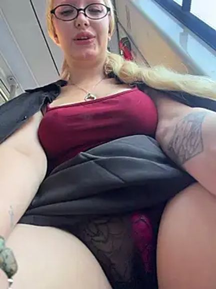 Elfi_InPublic