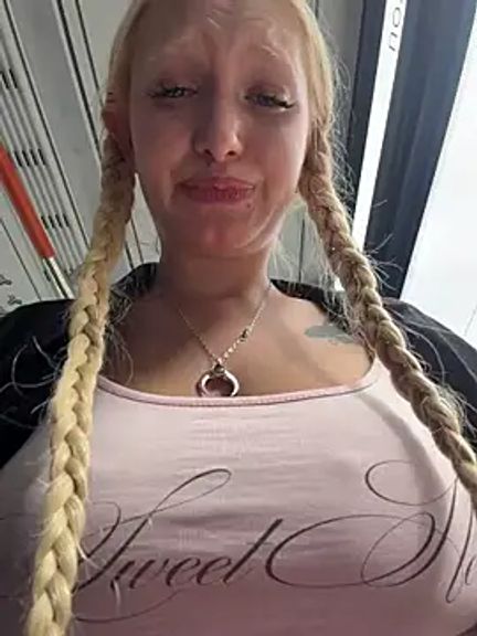 Elfi_InPublic