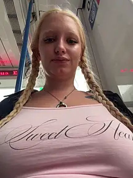 Elfi_InPublic