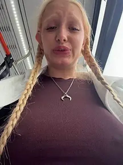 Elfi_InPublic