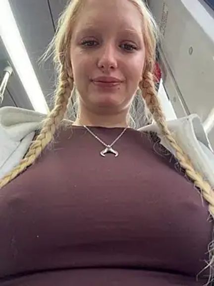 Elfi_InPublic