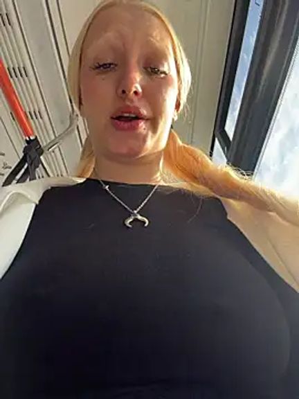 Elfi_InPublic