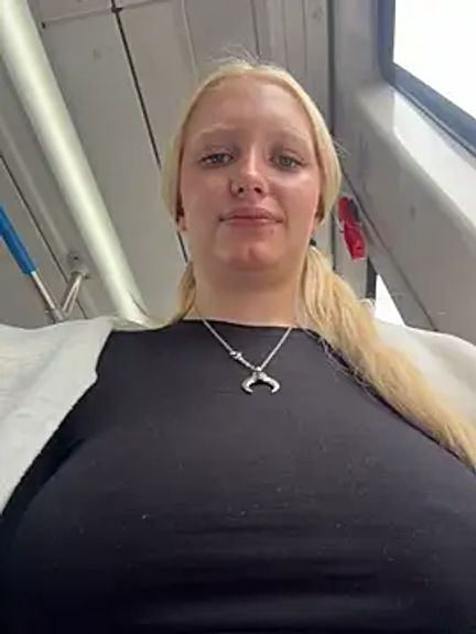 Elfi_InPublic