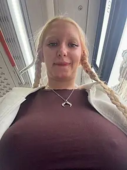Elfi_InPublic