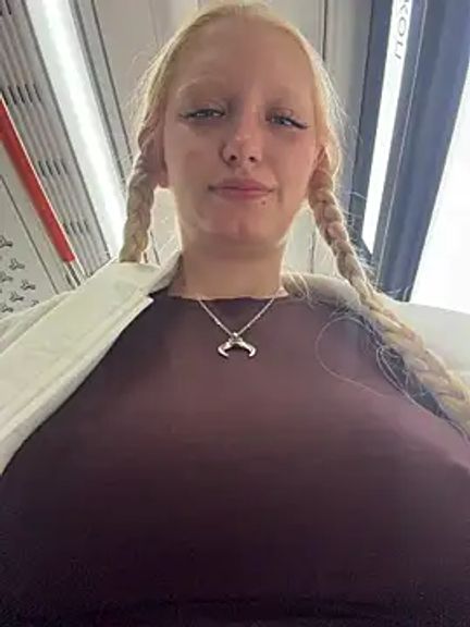 Elfi_InPublic