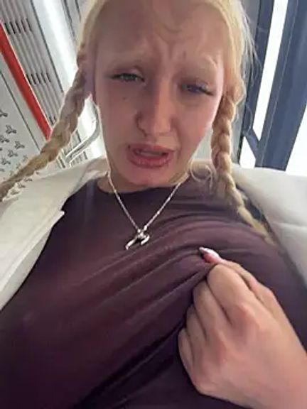 Elfi_InPublic