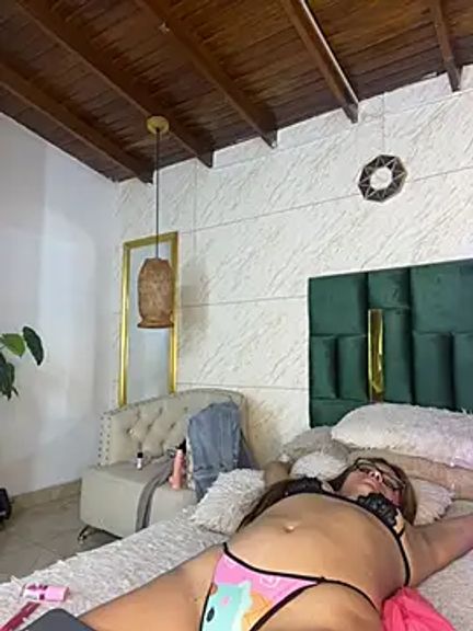 mia_castano