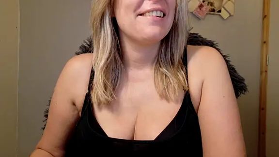 Ellie_Jax
