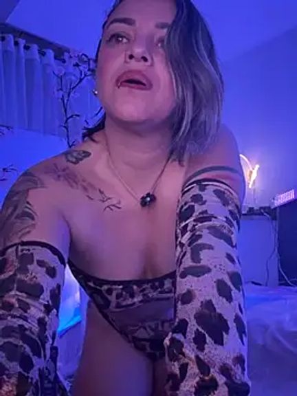 Adele_GreyHot02