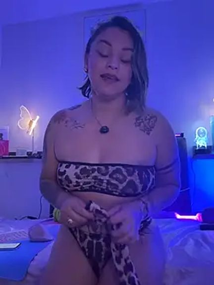 Adele_GreyHot02