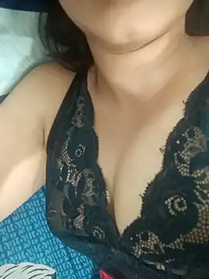 Beauty-on-cock