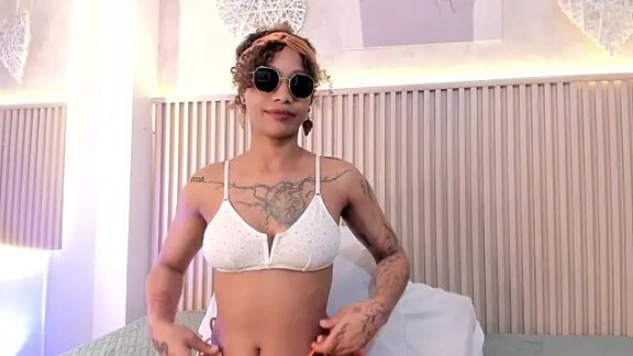 daiana_curly