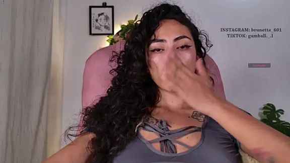 paula_brunette