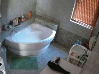 voyeurcam-julmodels-bath-1st-2