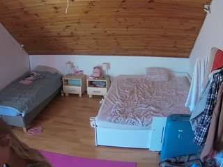 voyeurcam-julmodels-whitebed-2